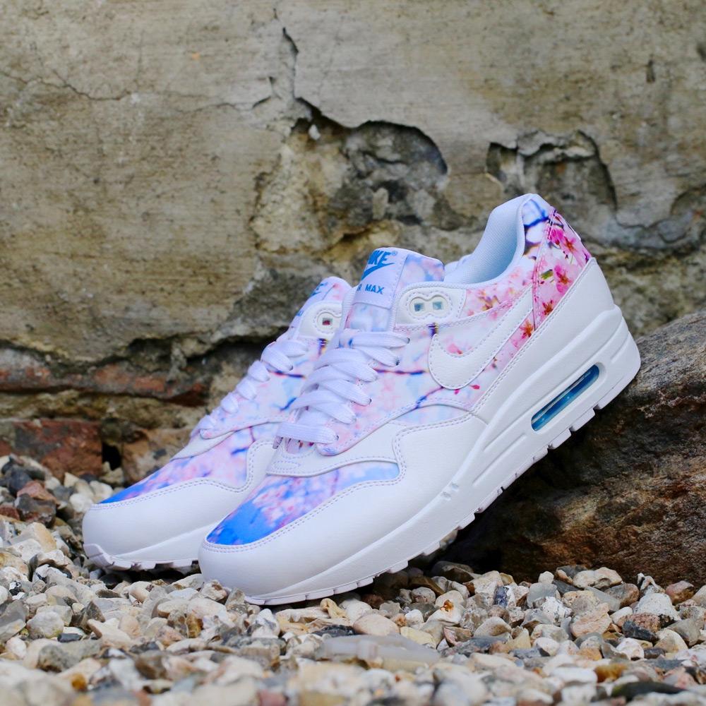 nike air max with cherries
