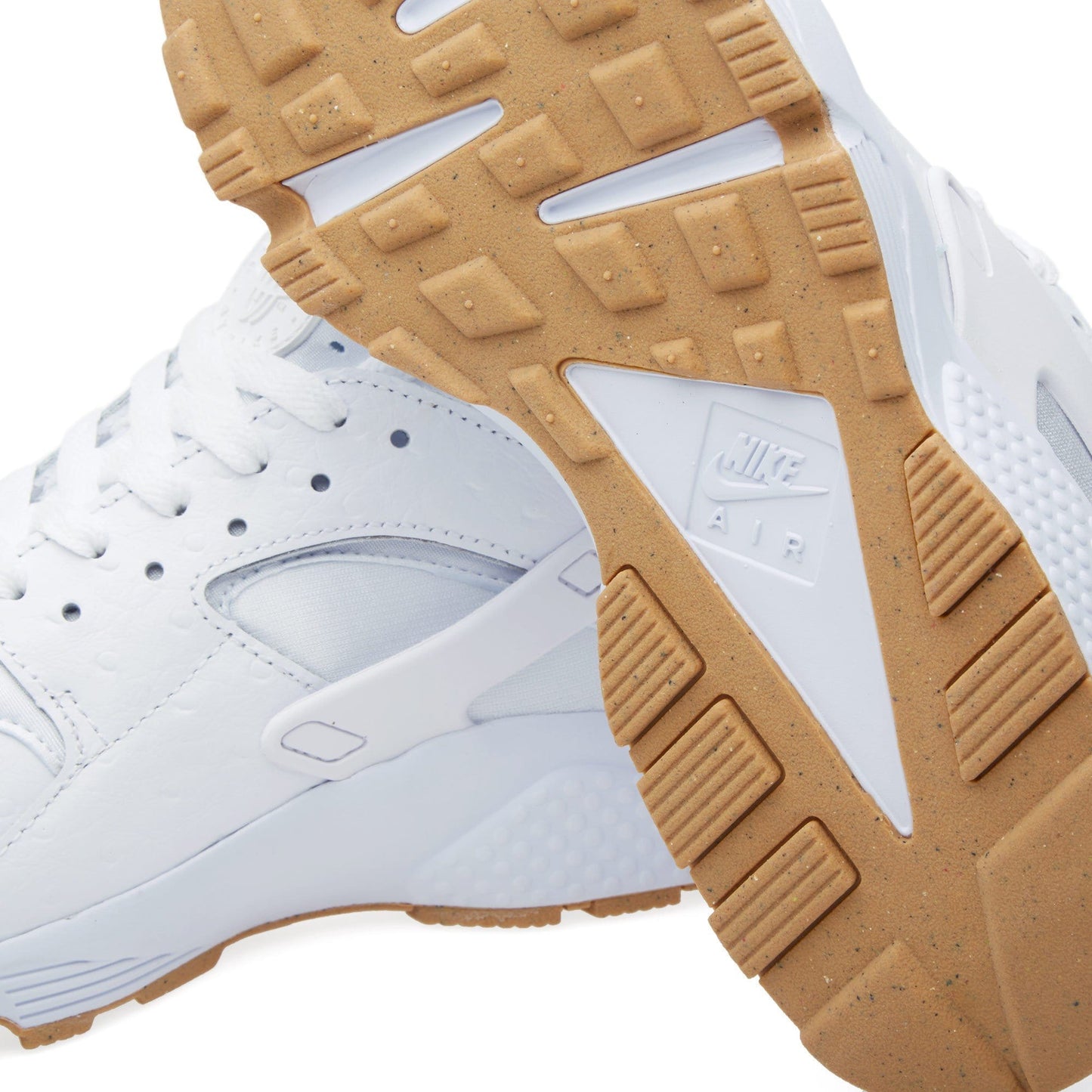 NIKE AIR HUARACHE RUN White & Gum - Kick Game