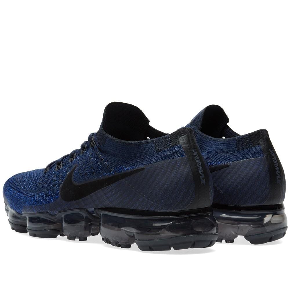 Nike flyknit navy deals