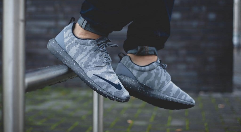 NIKE ROSHE NM FB Flat Silver Obsidian Kick Game