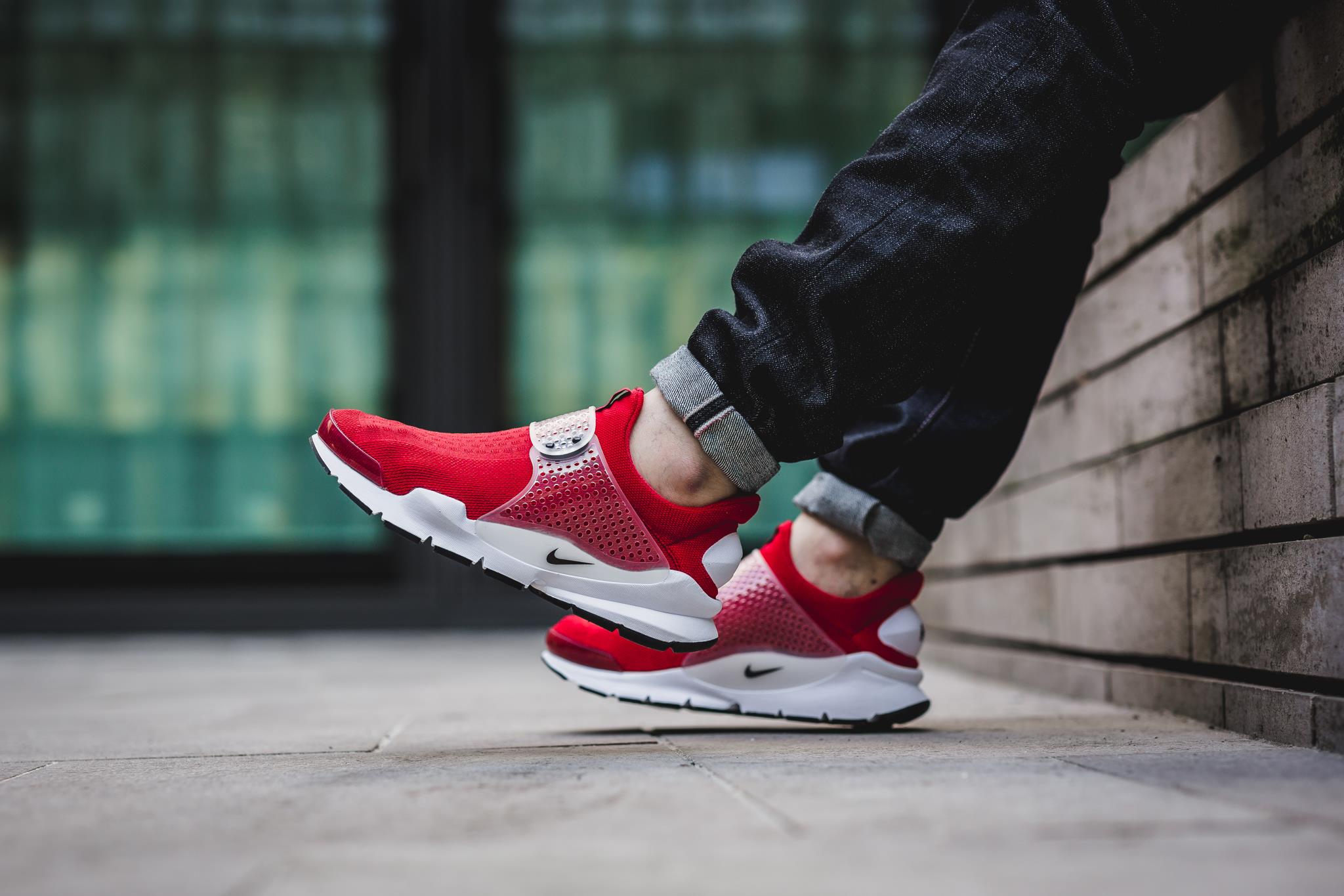 Supreme nike sock dart deals