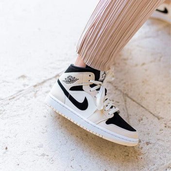 retro 1 barely orange