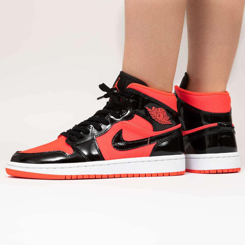 jordan 1 mid se hot punch